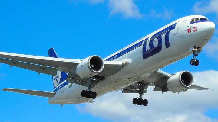 польський авіаперевізник LOT