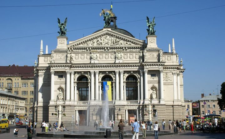 туристи у Львові