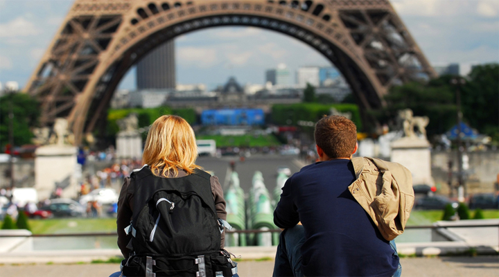 туристи в Парижі