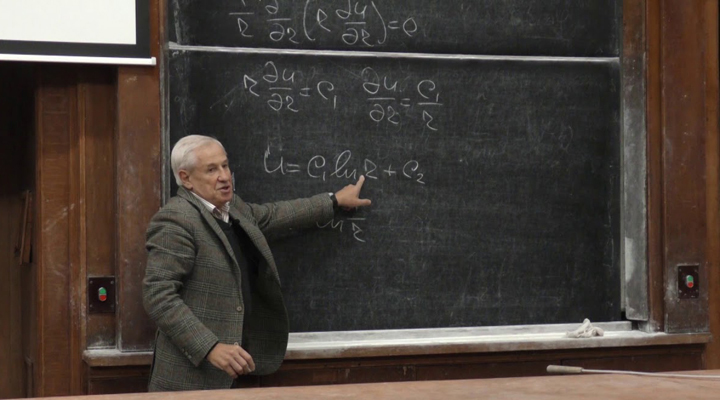 вчений фізик на лекції