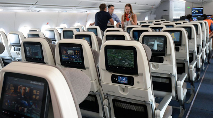 відеоспостереження за пасажирами в салонах літаків