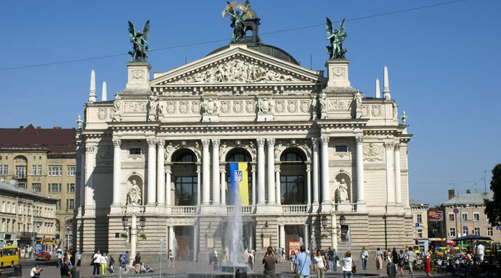 туристи у Львові