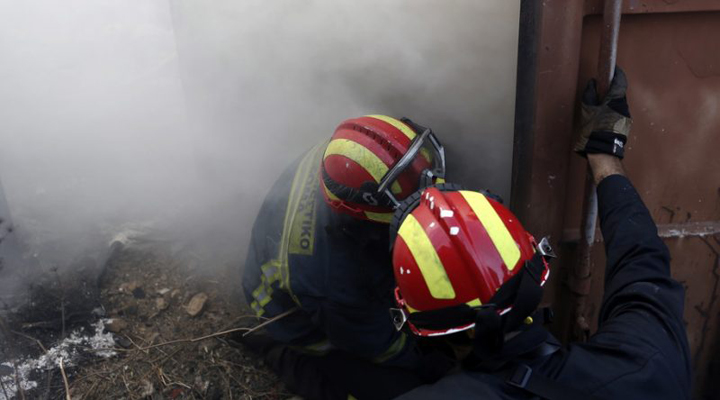 пожежники борються з вогнем в Греції