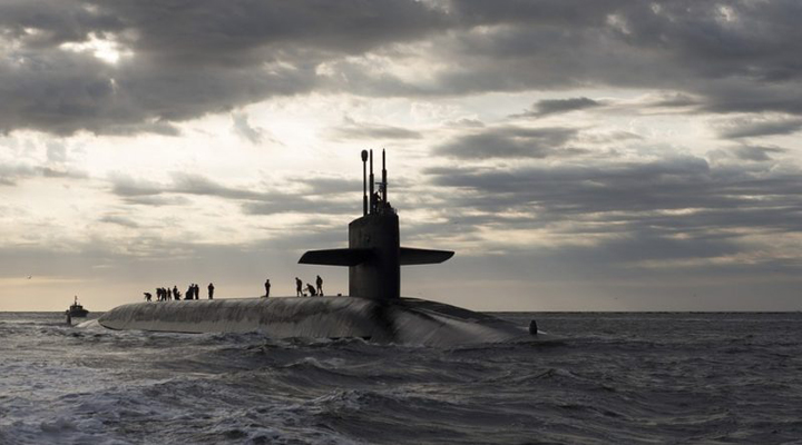 строится подводная лодка, обслуживающая баллистические ракеты