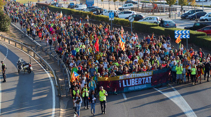 массовые демонстрации в Испании привели к большим убыткам для туристического сектора