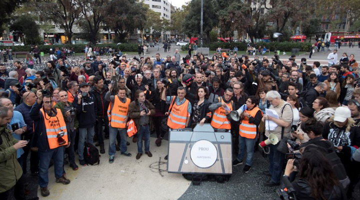 на журналистов нападали как сепаратисты, так и полиция