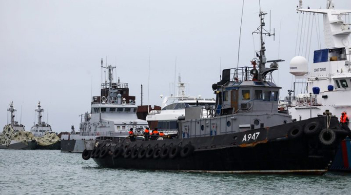 передача Україні трьох військових кораблів пройшла в нейтральних водах