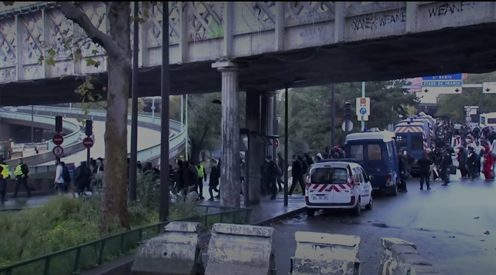 полиция Парижа очищает лагеря мигрантов