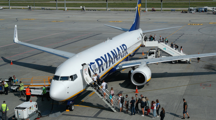 правила перевезення ручної поклажі в літаках ірландського лоукостера Ryanair визнали незаконними