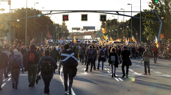 сотні сепаратистів протестували під час візиту короля