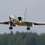 Российский бомбардировщик Ту-22 совершил аварийную посадку после отказа двигателя Российский бомбардировщик Ту-22 совершил аварийную посадку после отказа двигателя