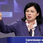 ЄС: Польща не повинна проводити судову реформу без консультації з Венеціанською комісією