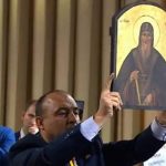 Болгарський журналіст перервав прес-конференцію Путіна, подарувавши ікону Болгарський журналіст перервав прес-конференцію Путіна, подарувавши ікону