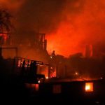 В канун Рождества в результате пожара сгорело 120 домов в чилийском городе Вальпараисо