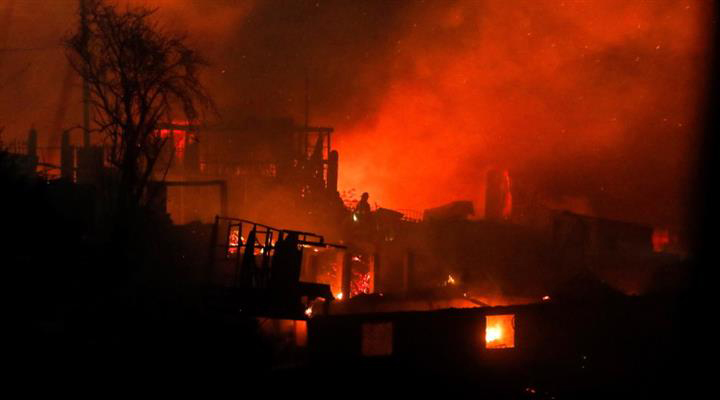 пожежі в чилійському місті Вальпараісо привели до масової евакуації