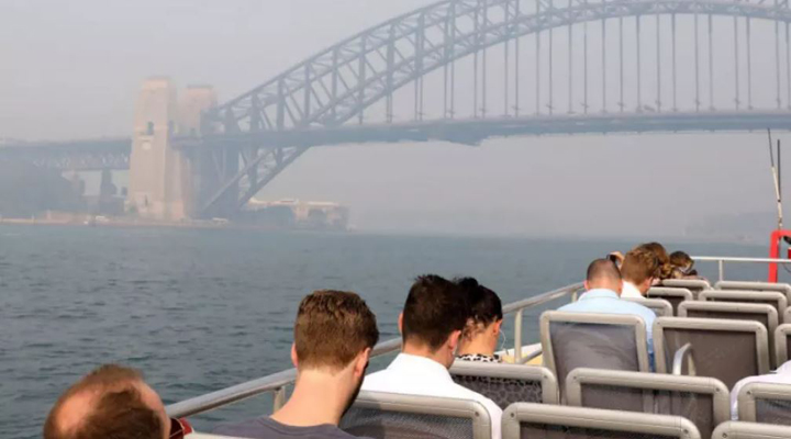Сидней окутан густым дымом