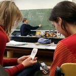 Мадридські школярі будуть відлучені на уроках від смартфонів Мадридські школярі будуть відлучені на уроках від смартфонів