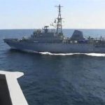 Российский военный корабль "агрессивно догнал " американский эсминец в Аравийском море
