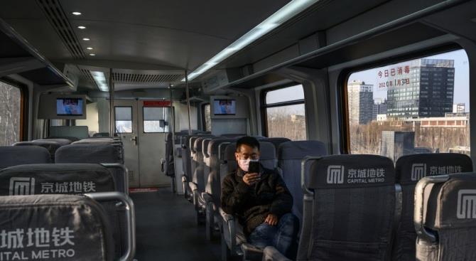 Обязательная проверка температуры пассажиров в пекинском метро