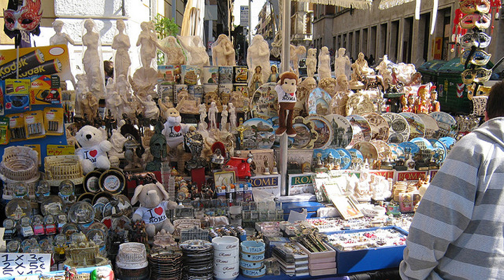 заборона на торгівлю сувенірами поблизу визначних пам'яток Риму