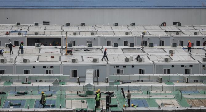 Новая Уханьская больница вмещает пациентов