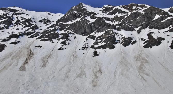 Количество жертв после схождения двух лавин на востоке Турции достигло 41 человека