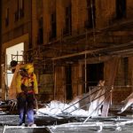 Ураган "Сабина" оставил десятки тысяч людей без электричества, остановив сотни рейсов и поездов