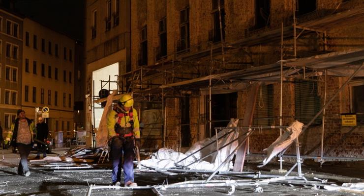 Ураган "Сабина" оставил десятки тысяч людей без электричества, остановив сотни рейсов и поездов