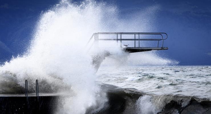 По меньшей мере 6 человек погибли во время шторма в Киаре, сообщается о раненых