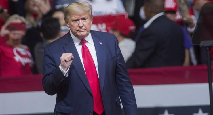 Белый дом признал, что торговая политика Трампа замедляет экономику