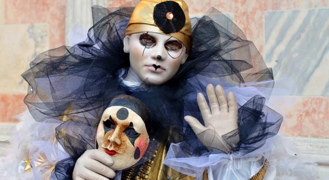 Коронавирус остановил карнавал в Венеции