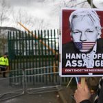 Ассанж: я не можу говорити зі своїми адвокатами, вони шпигують за мною