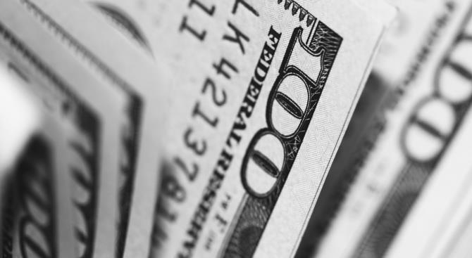 Гонконг раздает жителям по 1280 долларов