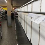 Коронавирус вызвал паническую скупку туалетной бумаги и масок по всему миру Коронавирус вызвал паническую скупку туалетной бумаги и масок по всему миру