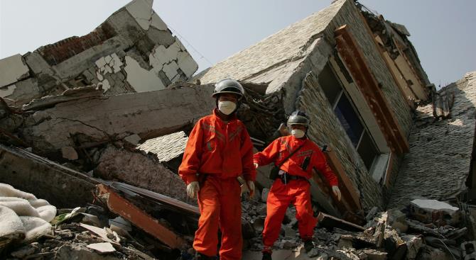 Шесть человек стали жертвами разрушенного отеля в восточном Китае