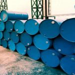 Нафта трохи подорожчала після історичного знецінення Нафта трохи подорожчала після історичного знецінення