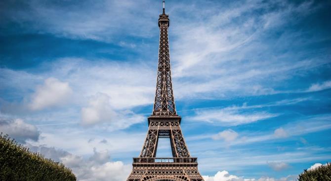 Франция закрывает Эйфелеву башню