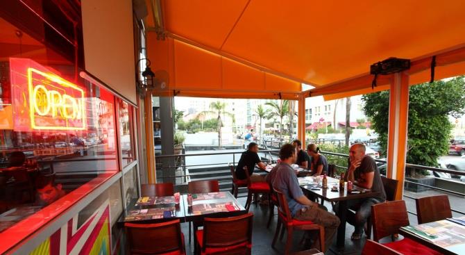 Из-за заражения: бары, рестораны и ночные клубы также закрываются в Лос-Анджелесе