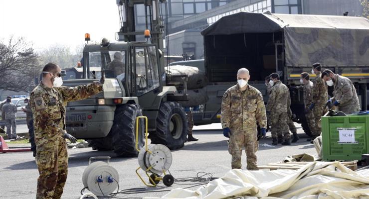В Италии врачи борятся с коронавирусом круглосуточно