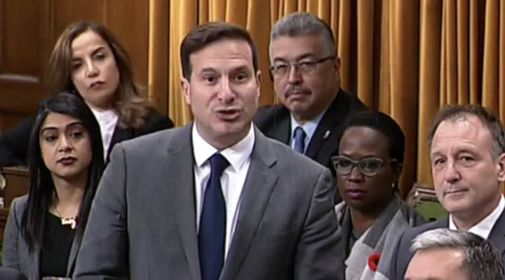 міністр імміграції Канади Марко Мендічіно визнав, що Канаді потрібні іммігранти