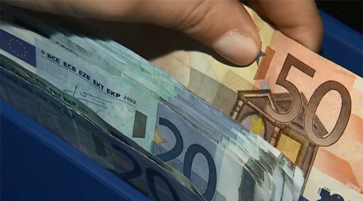 Зарплати в Латвії