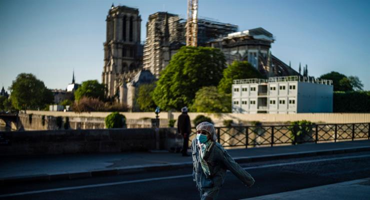 президент Франції пообіцяв відновити Нотр-Дам