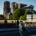 Через год после пожара в Нотр-Дам Макрон пообещал наверстать упущенное в восстановлении