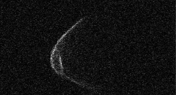 над Землею пролітає великий астероїд