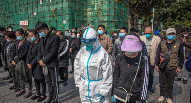 Китай зупинився на три хвилини, щоб вшанувати пам'ять "мучеників" коронавируса