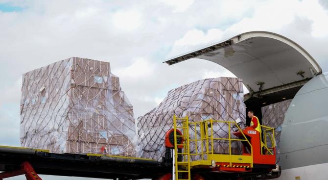 Медицинская помощь из Китая прибыла в аэропорт Скопье