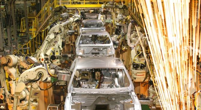 Ford поетапно відновлює роботу