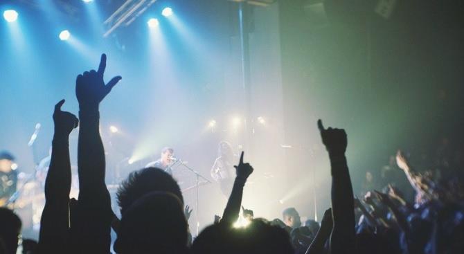 использование мобильных телефонов для отслеживания людей