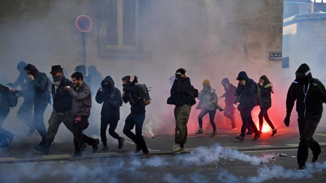 беспорядки в Париже продолжаются