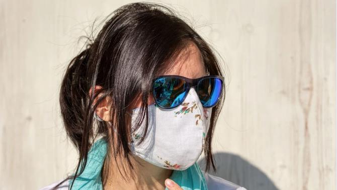 гостей во Франции встречают в масках